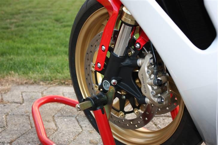 Honda CBR 1000RR Tricolor - taget hjemme billede 11