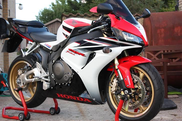 Honda CBR 1000RR Tricolor - taget hjemme og nu med nyt kåbeglas billede 12