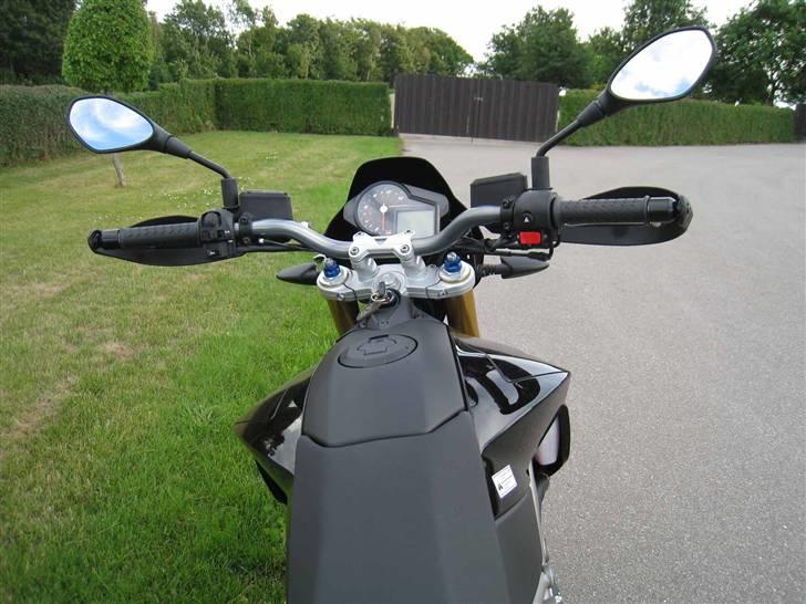Aprilia SMV 750 Dorsoduro - SOLGT - Aprilia SMV 750 Dorsoduro  billede 4