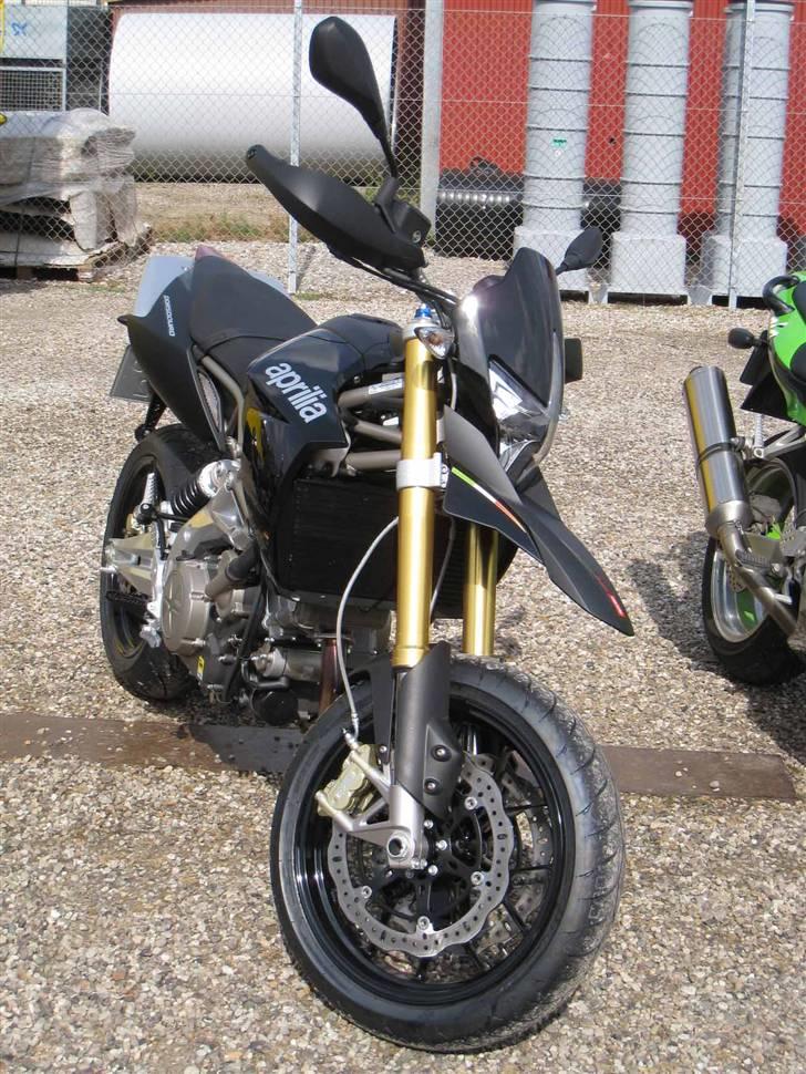Aprilia SMV 750 Dorsoduro - SOLGT - Klar til afhentning ved Midtfyns mc- og autoreperation a/s billede 11