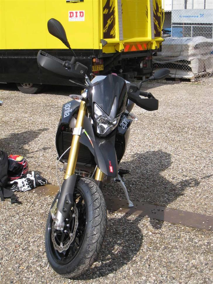 Aprilia SMV 750 Dorsoduro - SOLGT - Klar til afhentning ved Midtfyns mc- og autoreperation a/s billede 12