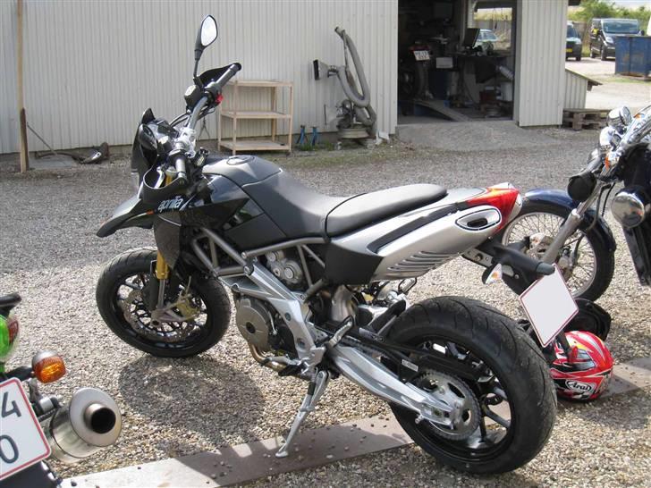 Aprilia SMV 750 Dorsoduro - SOLGT - Klar til afhentning ved Midtfyns mc- og autoreperation a/s billede 13
