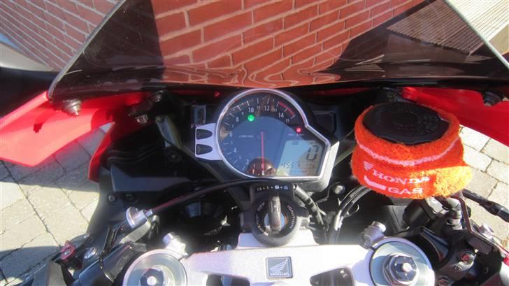 Honda CBR 1000 RR Fireblade -  ja... den er ny 0 km... lækkert syn.... billede 2