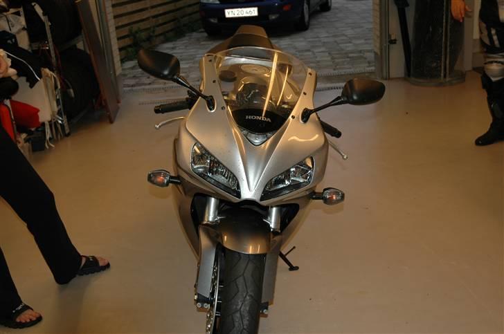 Honda CBR1000RR  - lige kommet hjem efter 300 km.........bug killer.... billede 8