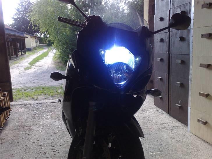 Suzuki gsx 650f solgt - 8000k xenon og hvide diode pærer. billede 9