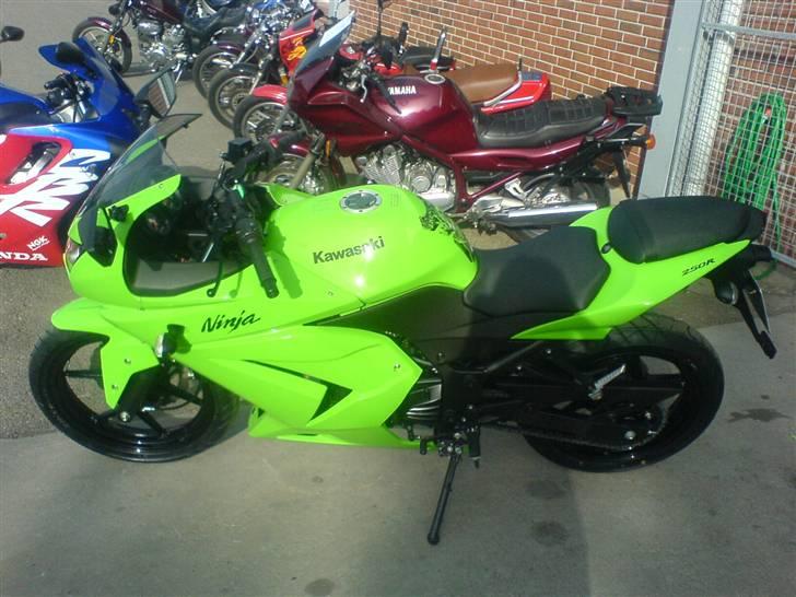 Kawasaki Ninja 250R billede 6