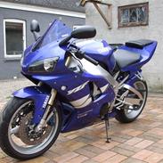 Yamaha YZF R1