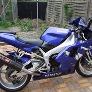 Yamaha YZF R1