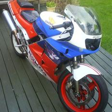Honda VFR400R **Banejern**