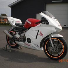 Honda CBR 400 RR Solgt