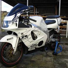 Suzuki GSXR 600 CORONA (BYTTET)