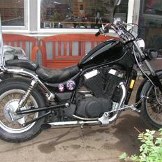 Suzuki v's 700 intruder