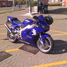Yamaha r1