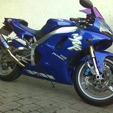 Yamaha r1