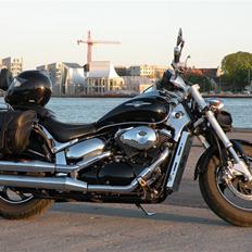 Suzuki M 800 - sort
