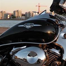 Suzuki M 800 - sort