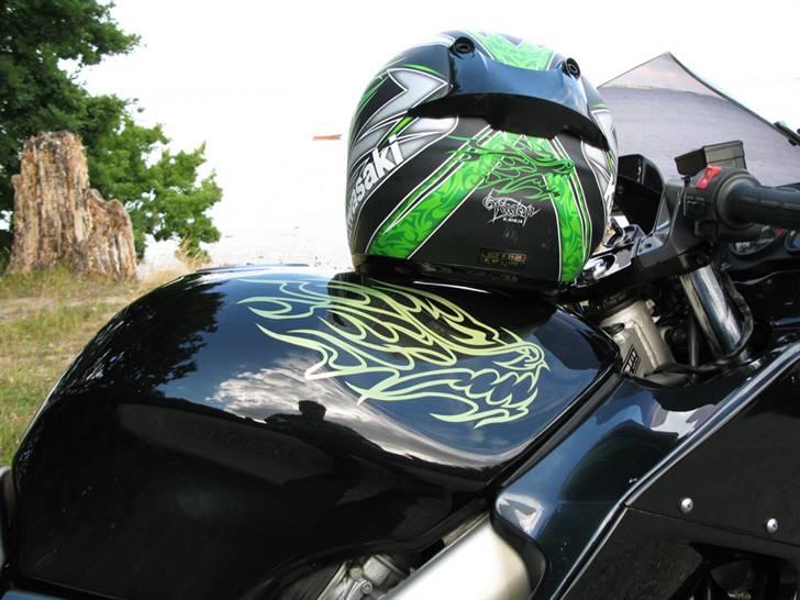 Kawasaki zzr 600 - Drage som på hjelm billede 2