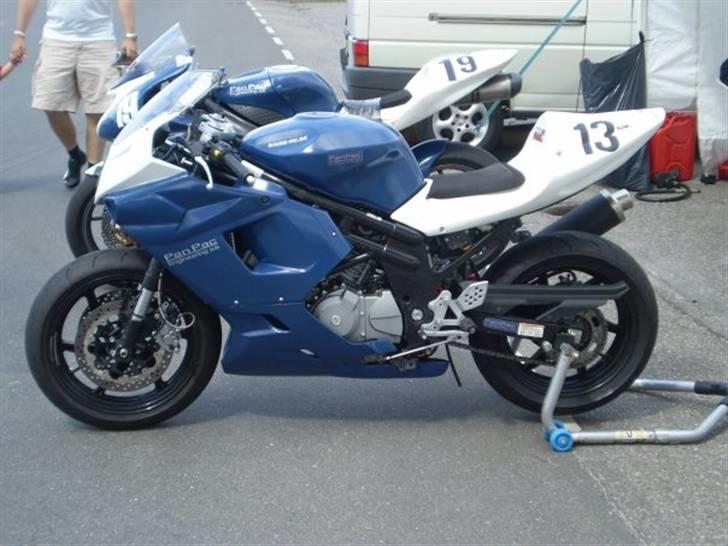 Hyosung GT 650 R - Raceren til udstilling til nordsø actionday i hirtshals 12-13 juli billede 1