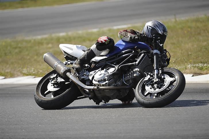 Hyosung GT 650 R - Hyosungen fik lige en tur i sandkassen (igen igen) men racer videre uden racerkåben billede 5