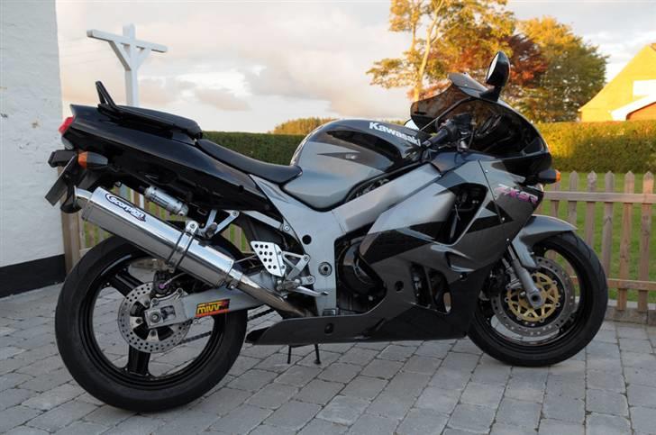 Kawasaki ZX9R *SOLGT* billede 2