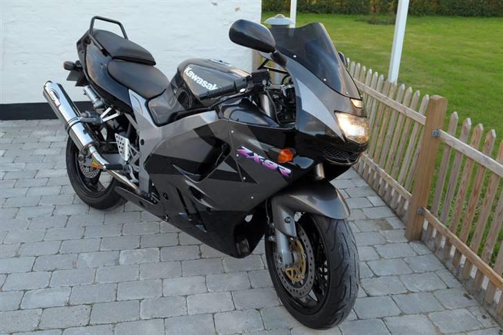 Kawasaki ZX9R *SOLGT* billede 3