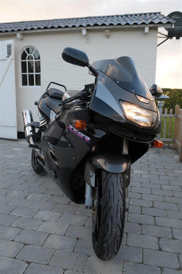 Kawasaki ZX9R *SOLGT* billede 4