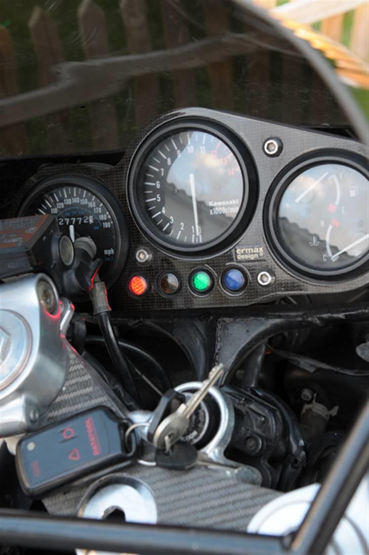 Kawasaki ZX9R *SOLGT* billede 8