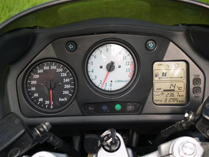 Honda VFR 800 RC46 Savnet.. - Maskeinen havde kørt 22000 km da jeg fik den i december 2007, så lidt bliver den da kørt :-) billede 20