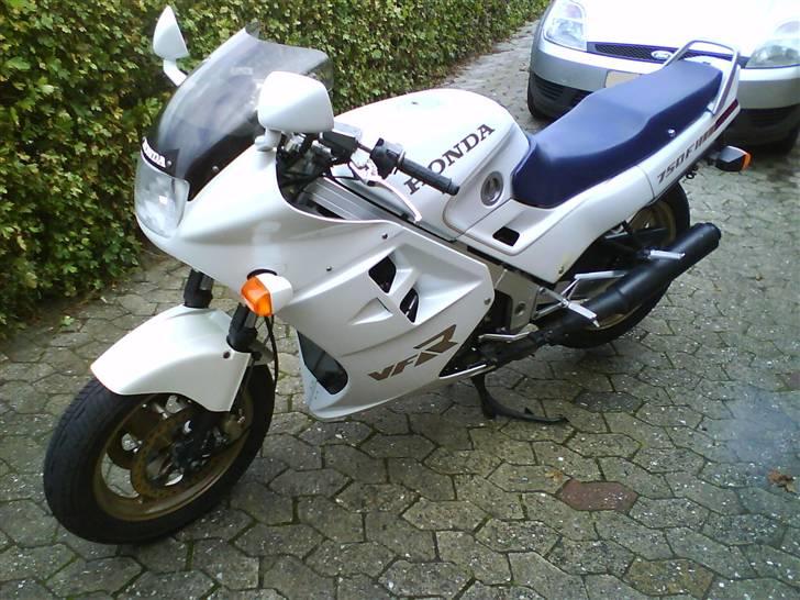 Honda VFR 750 f RC24 *SOLGT* billede 6