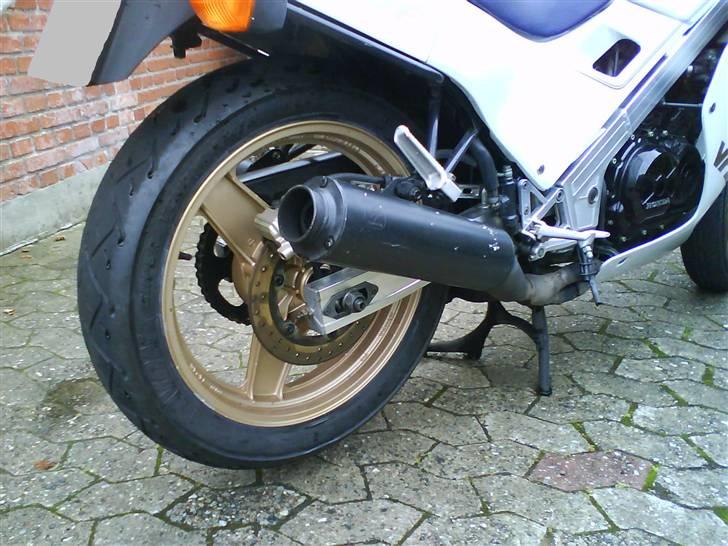 Honda VFR 750 f RC24 *SOLGT* billede 7