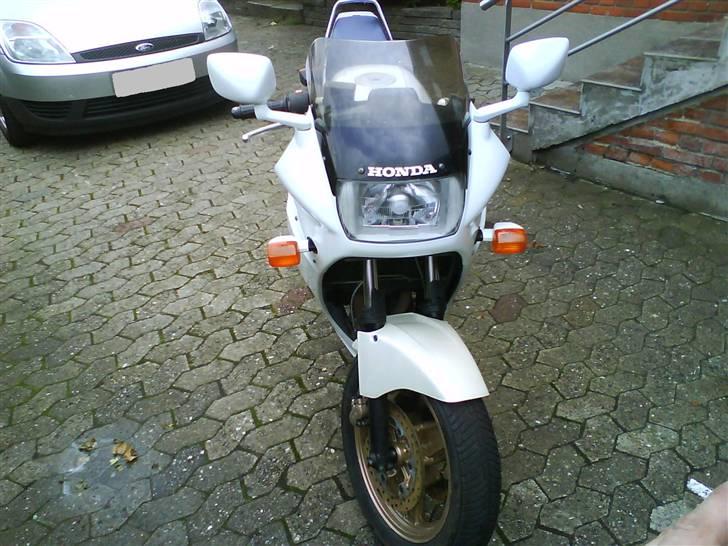 Honda VFR 750 f RC24 *SOLGT* billede 10
