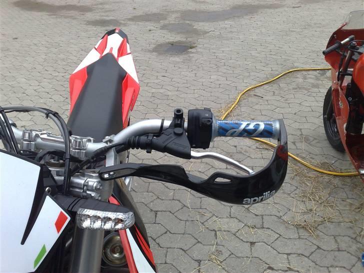 Aprilia SXV  550 Motard billede 14