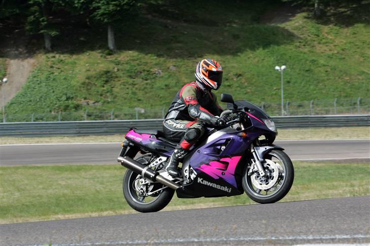 Kawasaki zxr 400 (solgt) - Knutstorp 2008, skal helt sikkert prøves igen. billede 12