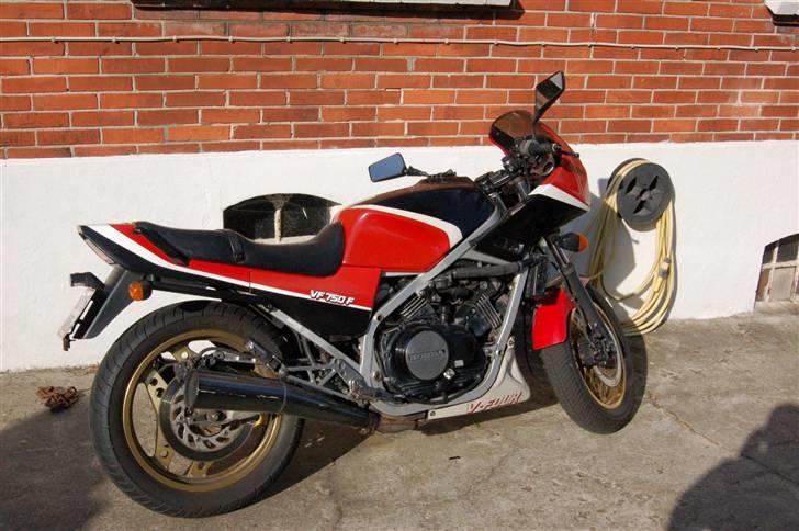 Honda VF 750 F billede 1