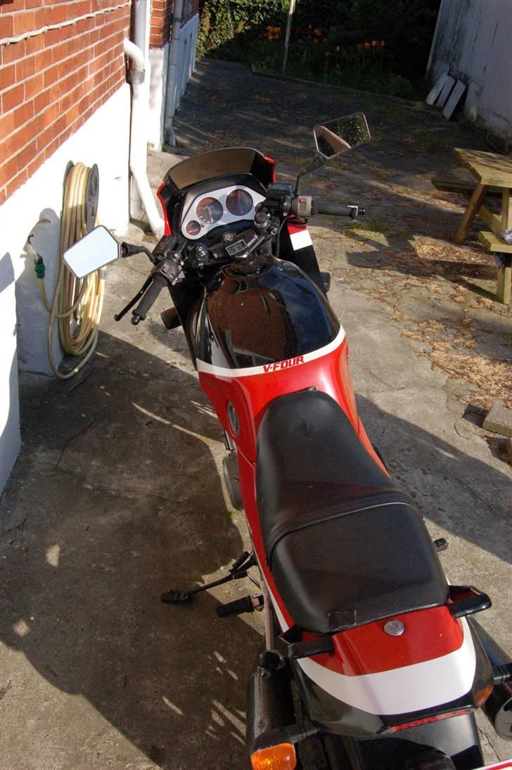 Honda VF 750 F billede 2