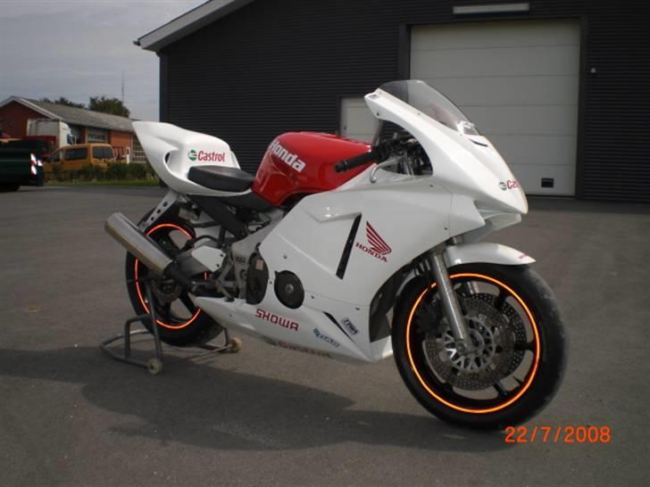 Honda CBR 400 RR Solgt billede 3