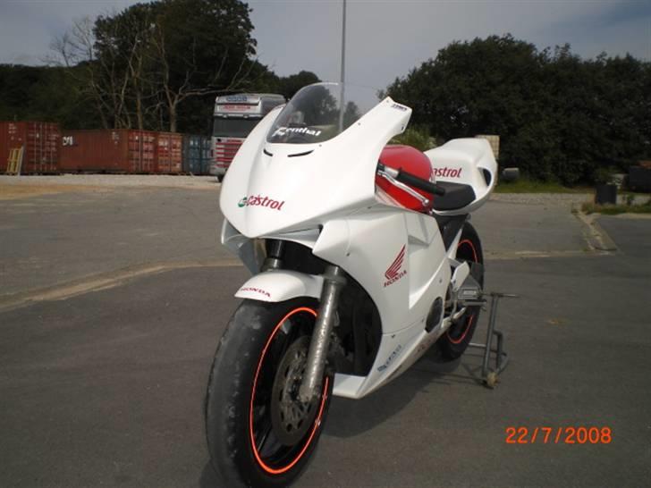 Honda CBR 400 RR Solgt billede 4