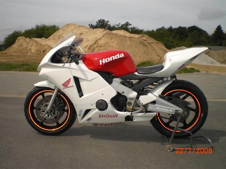 Honda CBR 400 RR Solgt billede 5