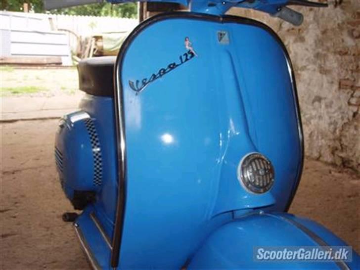 Vespa 125ccm SOLGT billede 1
