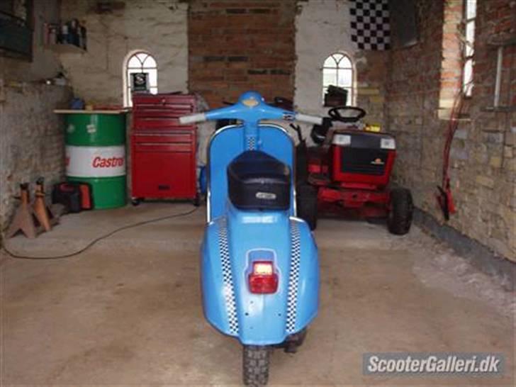 Vespa 125ccm SOLGT billede 4