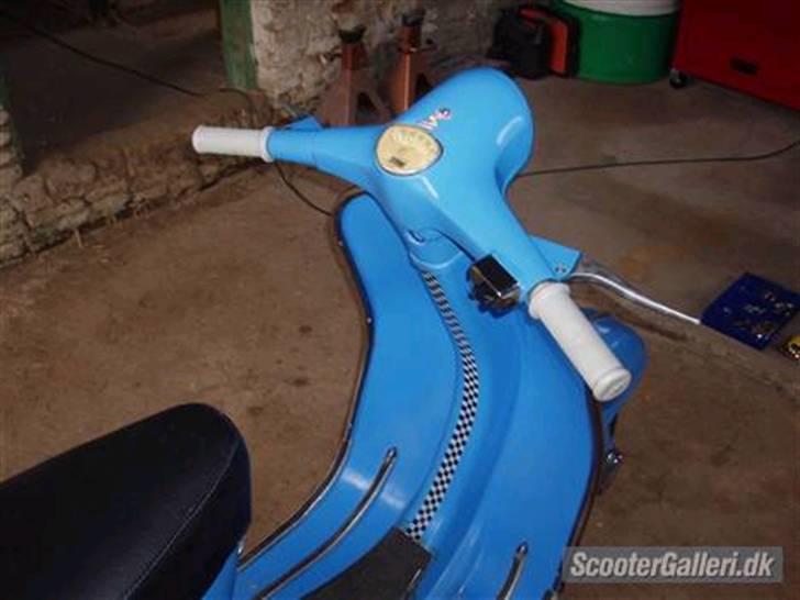 Vespa 125ccm SOLGT billede 5