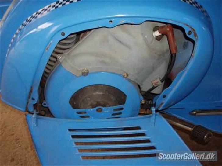 Vespa 125ccm SOLGT billede 9