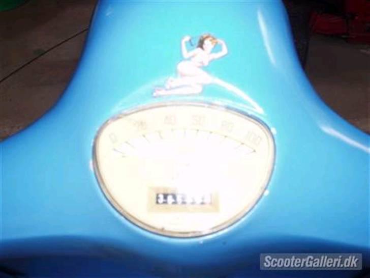 Vespa 125ccm SOLGT billede 10