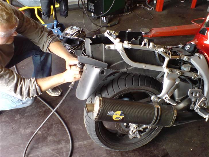 Suzuki Gsx-r 1300 Hayabusa - bare så der ikke er tvivl om at det IKKE er flere cykler, men en og samme der bliver " rodet " med"!! billede 5