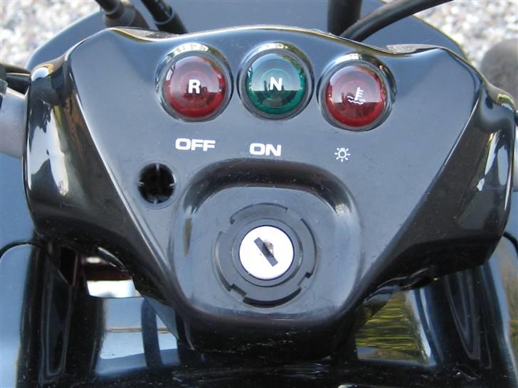 Suzuki Lt-z 400 z k8 Tilsalg - Kontrol lamper og nøglehus billede 2