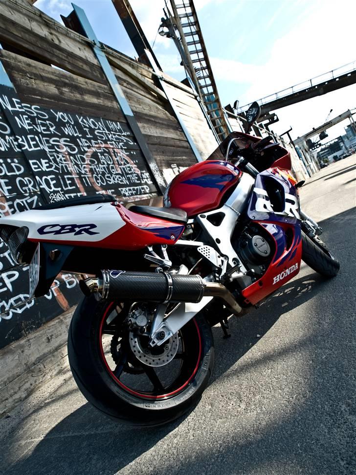 Honda CBR900RR Fireblade - Taget af min gode ven Lars Hauschildt... d. 22 juli 2008... billede 3