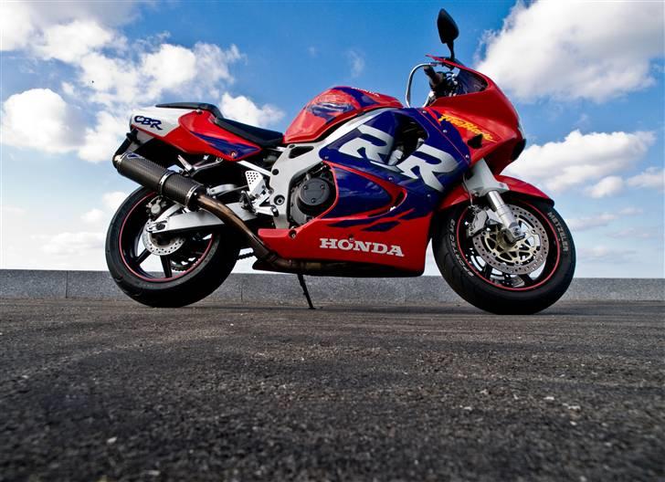 Honda CBR900RR Fireblade - Taget af min gode ven Lars Hauschildt... d. 22 juli 2008... billede 7