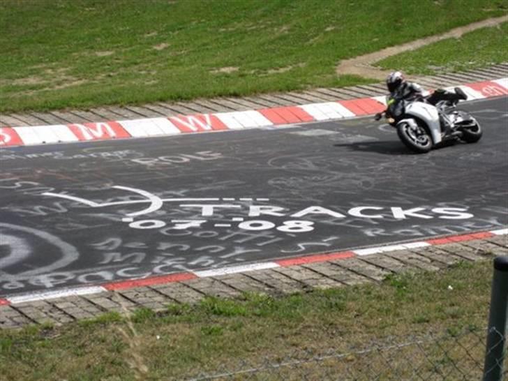 Honda CBR 1000 RR Fireblade - Fin hilsen med venstre ben i svingene Adenau forrest - Nürburgring 2008! billede 14