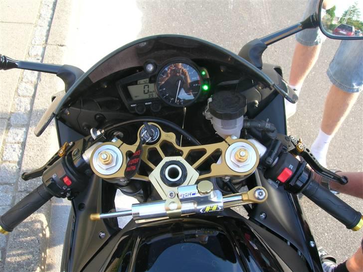 Yamaha yzf r1 billede 5