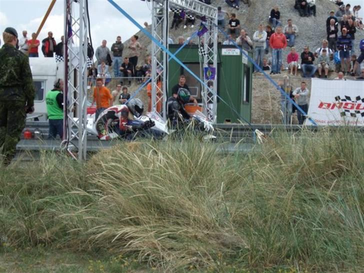 Hyosung GT 650 R - Tja... hyosungen kørte også dragrace til nordsø actionday. man kan vel lige så godt få øvet lidt starter :) billede 13